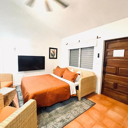 ホテル Alux House Placencia エクステリア 写真