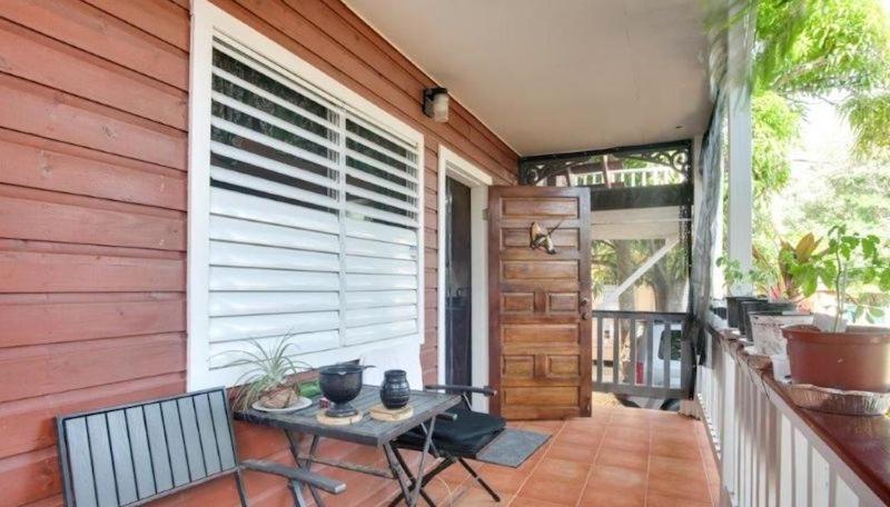 ホテル Alux House Placencia エクステリア 写真