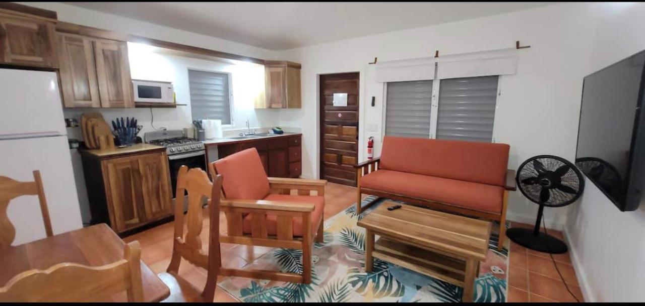 ホテル Alux House Placencia エクステリア 写真