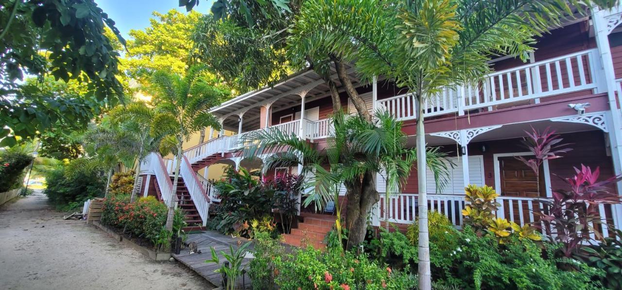ホテル Alux House Placencia エクステリア 写真