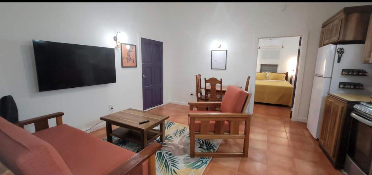ホテル Alux House Placencia エクステリア 写真