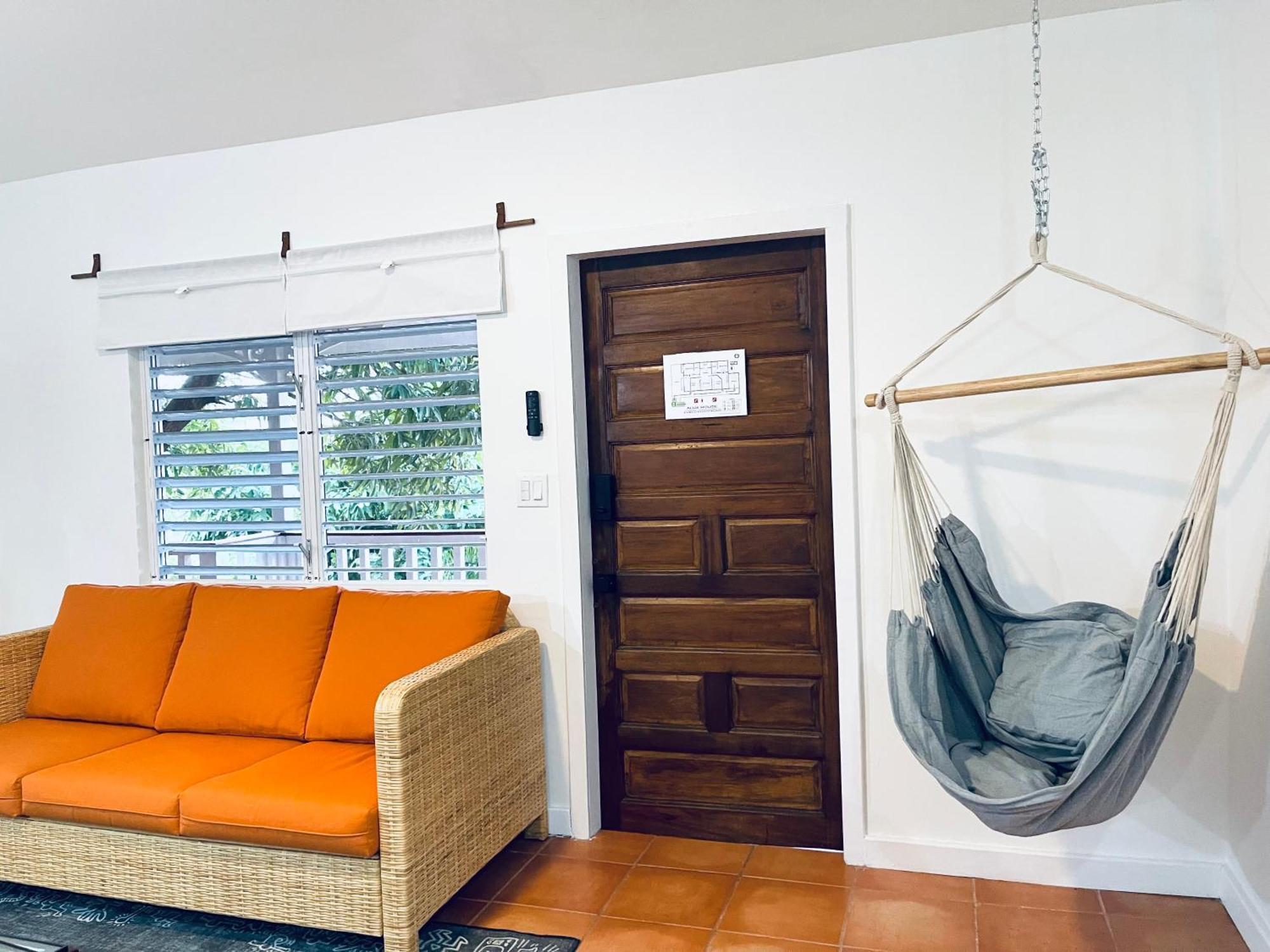 ホテル Alux House Placencia エクステリア 写真