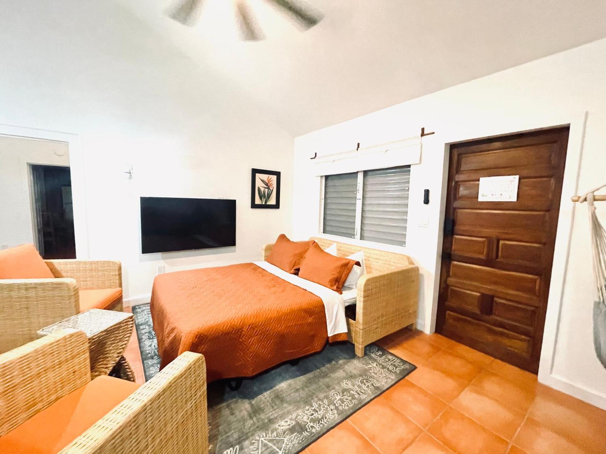 ホテル Alux House Placencia エクステリア 写真
