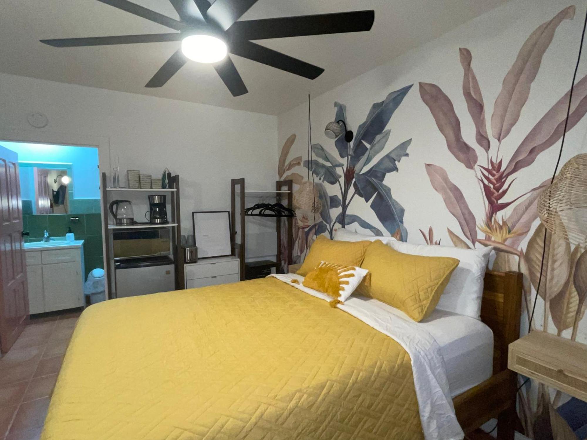 ホテル Alux House Placencia エクステリア 写真