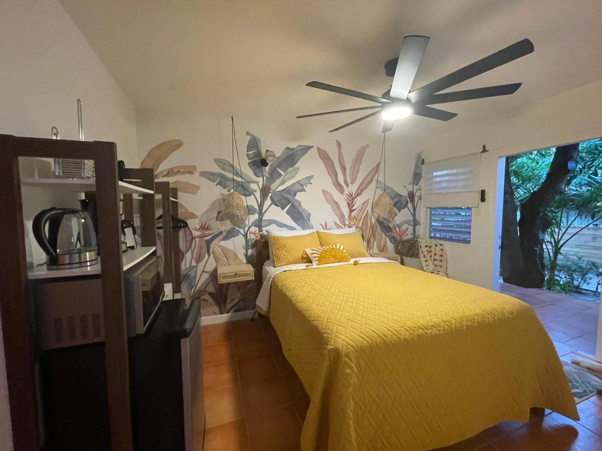 ホテル Alux House Placencia エクステリア 写真