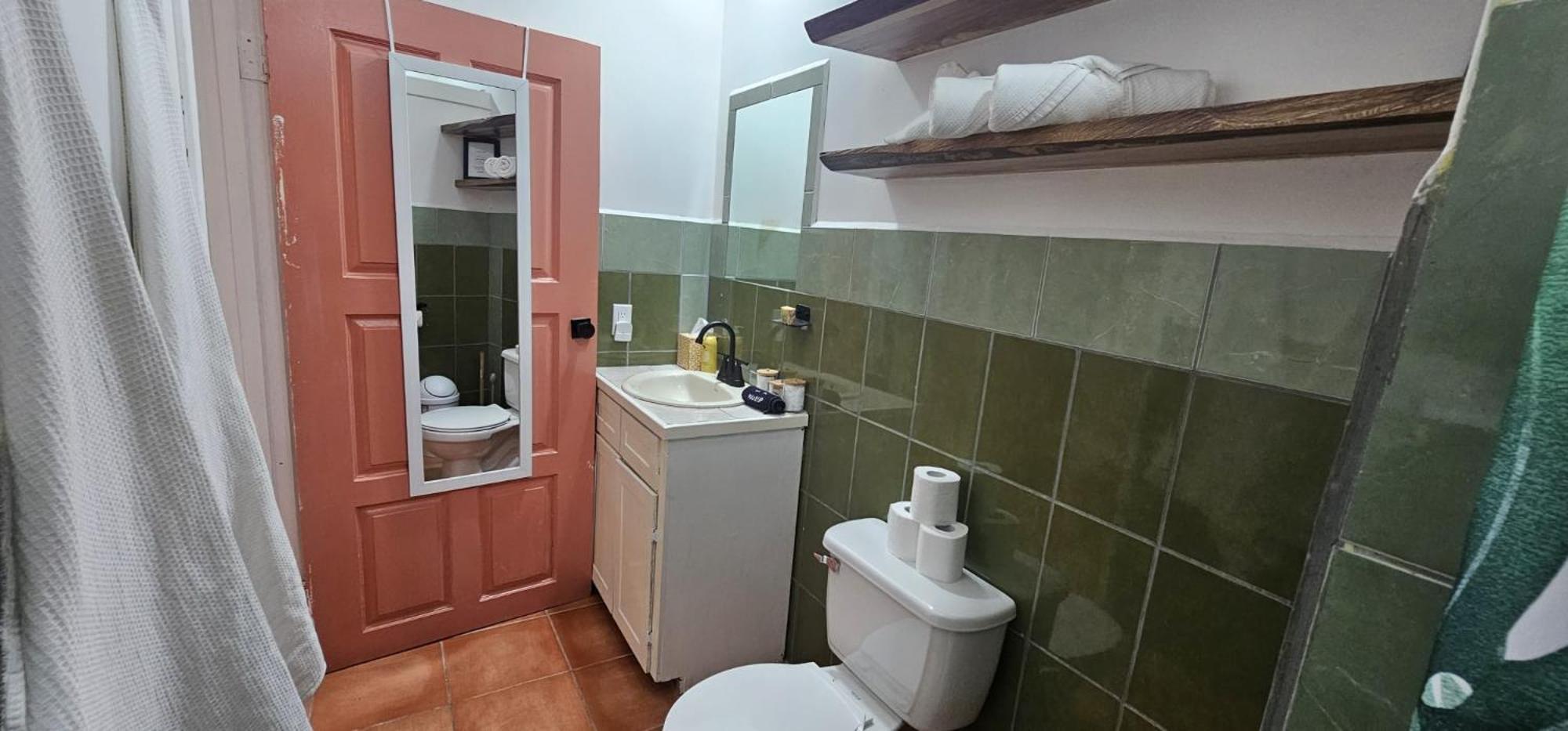 ホテル Alux House Placencia エクステリア 写真